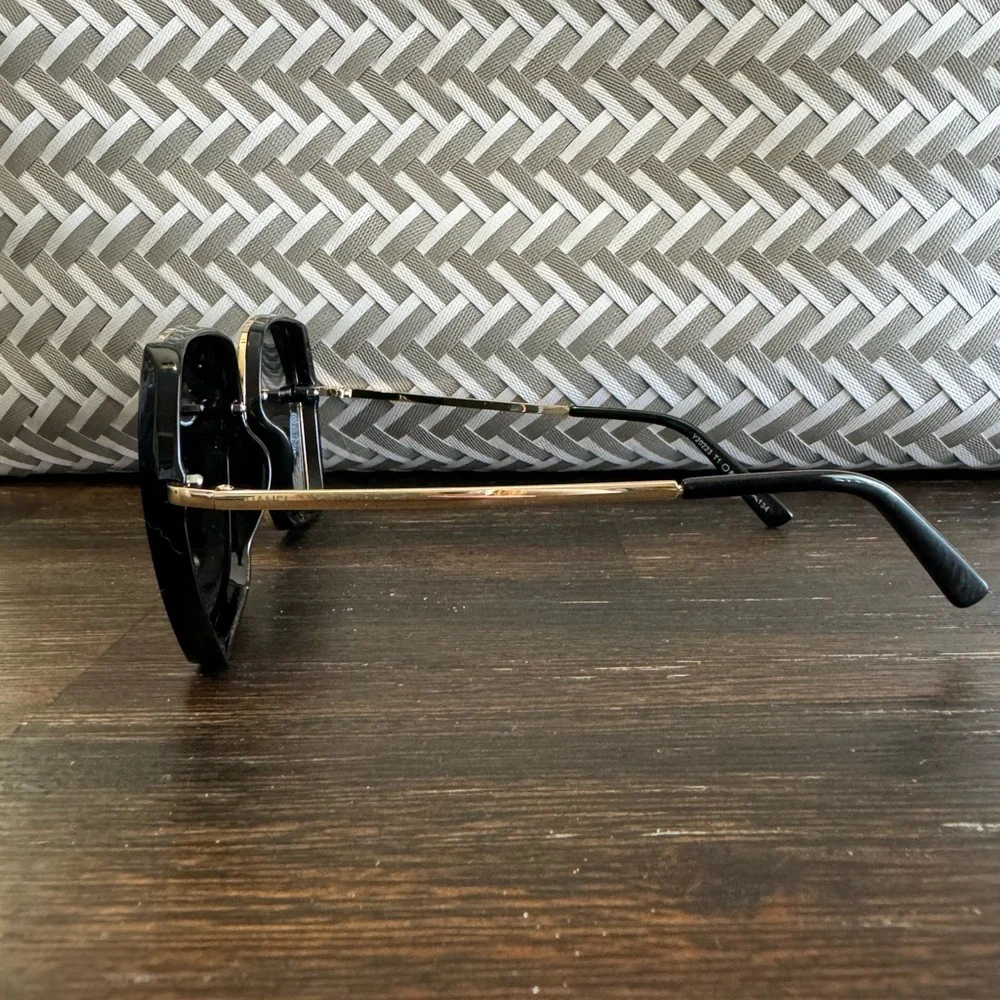 Chanel Sunglasses - Picture 4 of 9